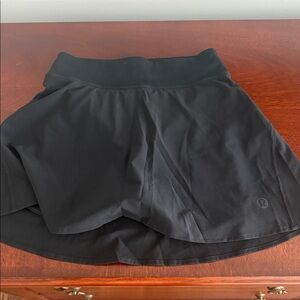 Women’s gently worn lululemon tennis skirt in size 2